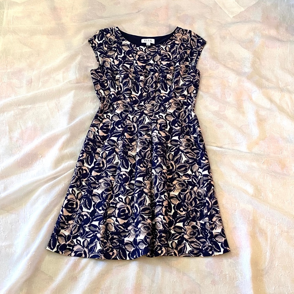 Women’s Elle Fit and Flare Dress Size L